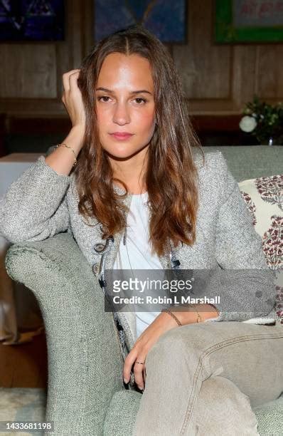 14.630 Alicia Vikander Fotos und hochauflösende Bilder